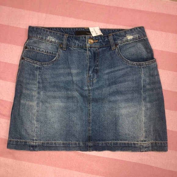 Versona Dresses & Skirts - Versona NWT! Med Wash Color Denim Mini Skirt